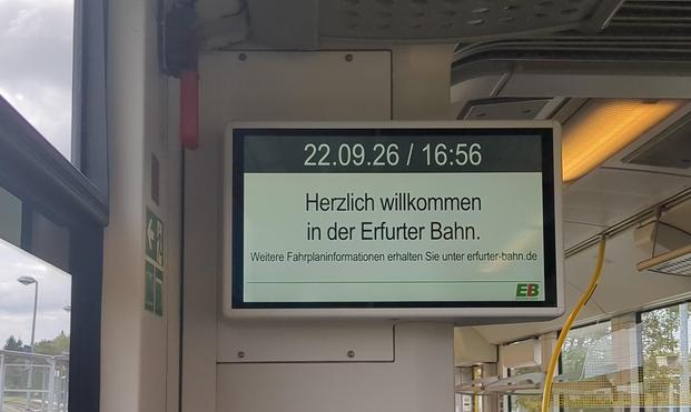 Anzeige der Zeit. Uhrzeit ist ca. 17 Uhr, reale Uhrzeit ist ca. 10 Uhr. 